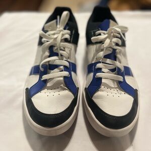 On Cloud “The Roger”. Size 8